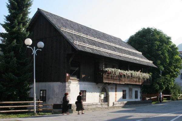 razstava-alpska-hisa-v-kranjski-gori-01